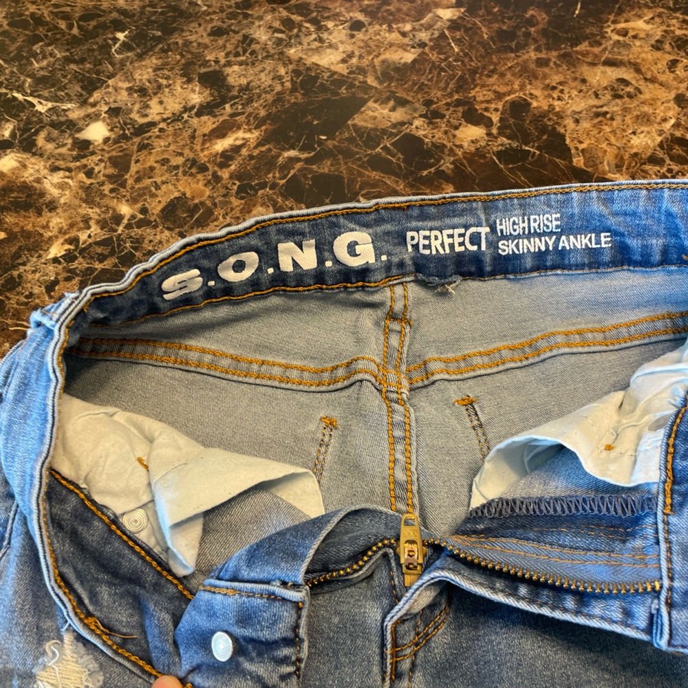 00 Jeans - Picture 2 of 3